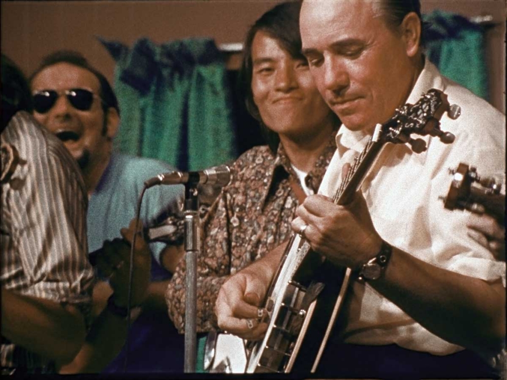 Earl Scruggs closes his “Foggy Mountain Breakdown” as Saburo Watanabe and Sonny Osborne watch in awe. (photo by Albert Ihde)